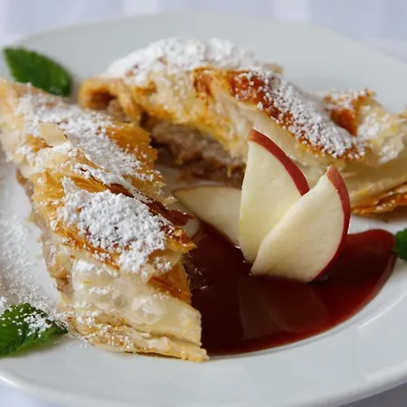 Koeroes Panzio Es Etterem Hotel 3*