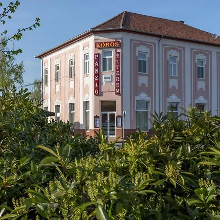Koeroes Panzio Es Etterem Hotel 3*