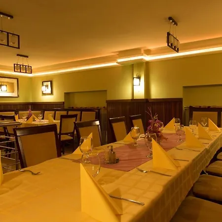 Koeroes Panzio Es Etterem Hotel