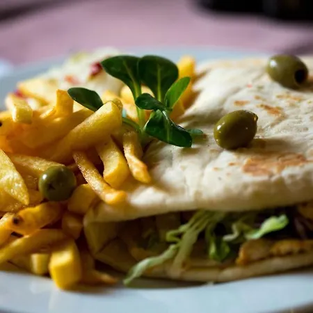 Koeroes Panzio Es Etterem Hotel