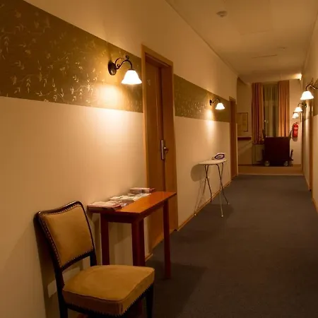 Koeroes Panzio Es Etterem