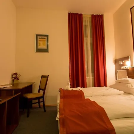 Koeroes Panzio Es Etterem Hotel 3*