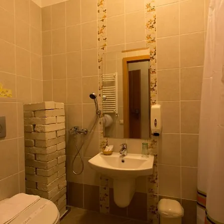 Koeroes Panzio Es Etterem