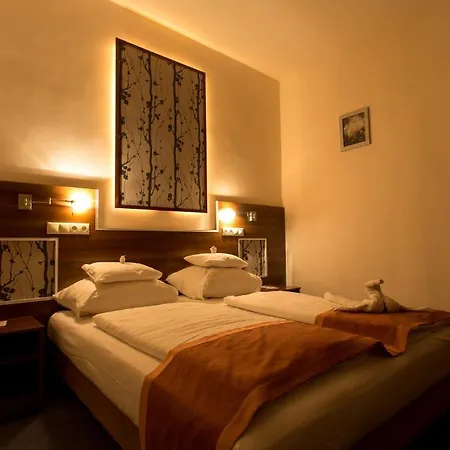 Hotel Koeroes Panzio Es Etterem