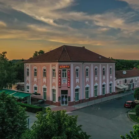 Hotel Koeroes Panzio Es Etterem