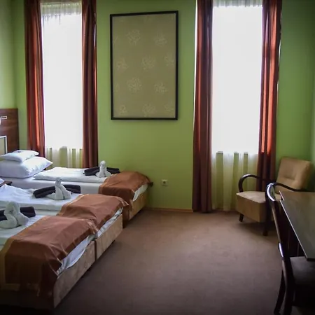 Koeroes Panzio Es Etterem Hotel 3*