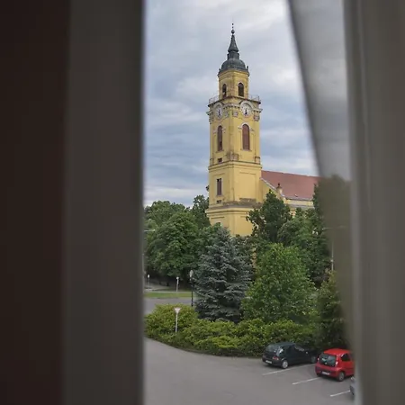 Koeroes Panzio Es Etterem