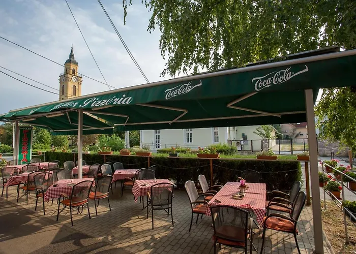 Koeroes Panzio Es Etterem Hotel