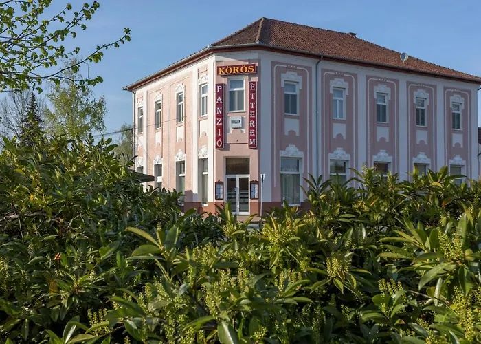 Koeroes Panzio Es Etterem Hotel 3*