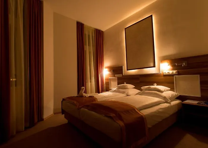 Koeroes Panzio Es Etterem Hotel 3*