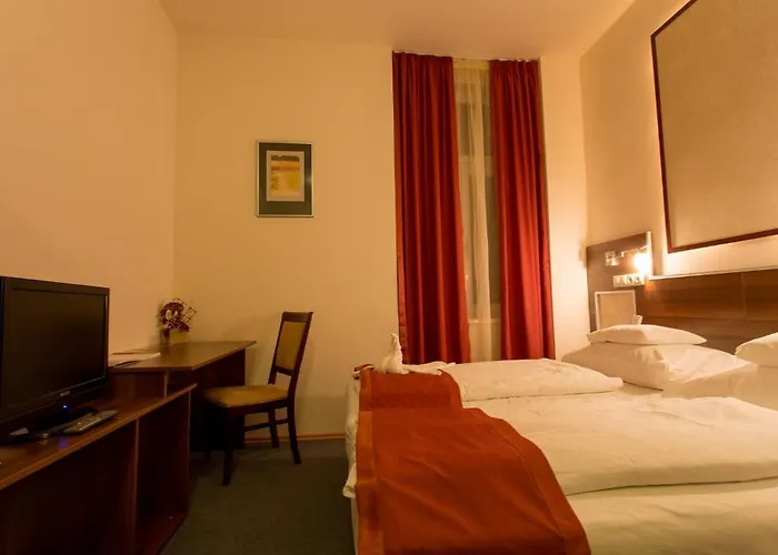 Koeroes Panzio Es Etterem Hotel 3*
