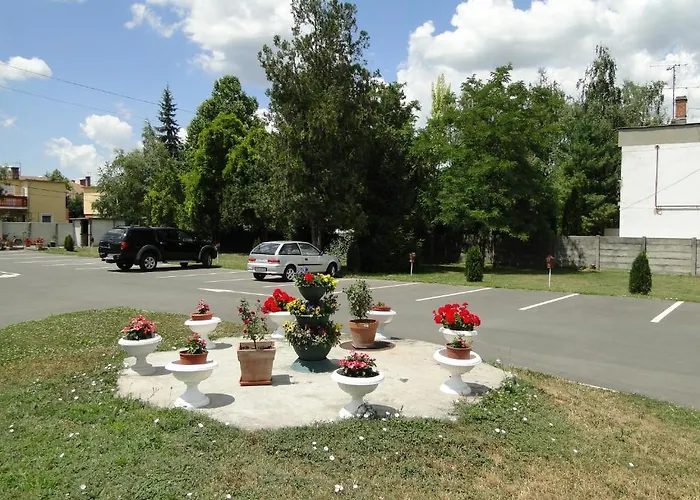 Koeroes Panzio Es Etterem Hotel 3*