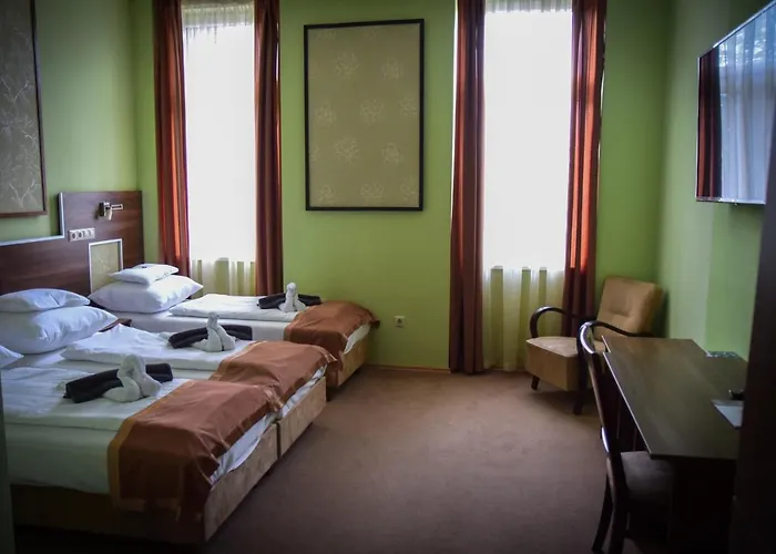 Koeroes Panzio Es Etterem Hotel 3*